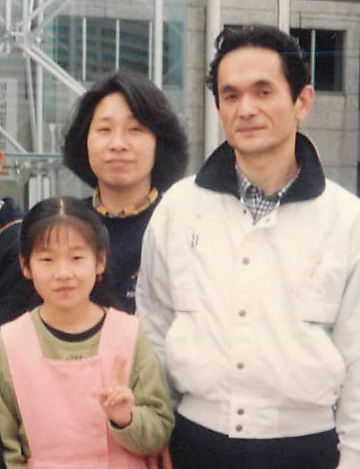 सन् १९९३ मा श्रीमती र छोरीसहित डाक्टर इसिदा जापानमा
